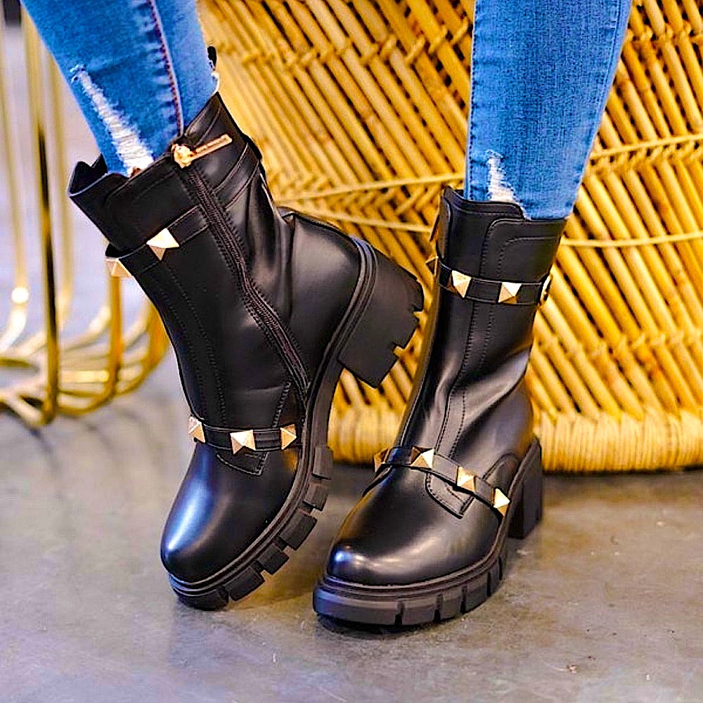 🆕🖤CAPE ROBBIN: BLACK Studded Lug Sole Chunky Heel Boot SIZE 8